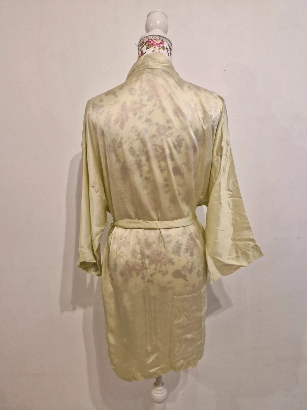 Soft and feminine silk nightgown – photo 3